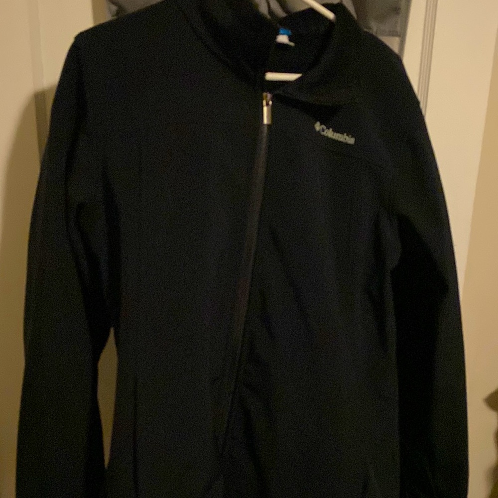Like new, casual black Columbia jacket (no hood)
